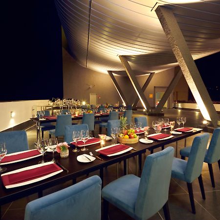 Lexis Suites Penang Bayan Lepas Kültér fotó The Deck