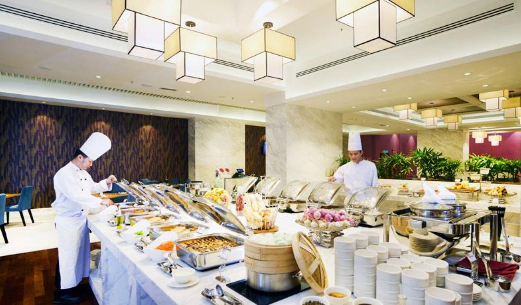 Lexis Suites Penang Bayan Lepas Kültér fotó A buffet at a hotel