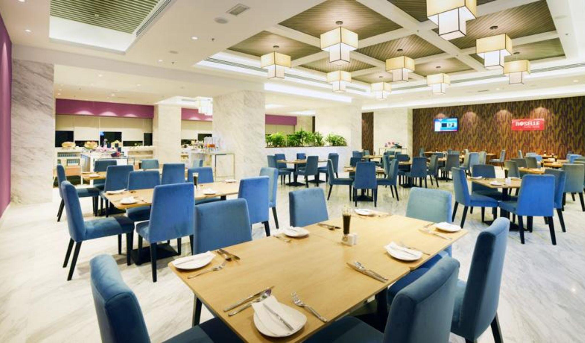 Lexis Suites Penang Bayan Lepas Kültér fotó The restaurant
