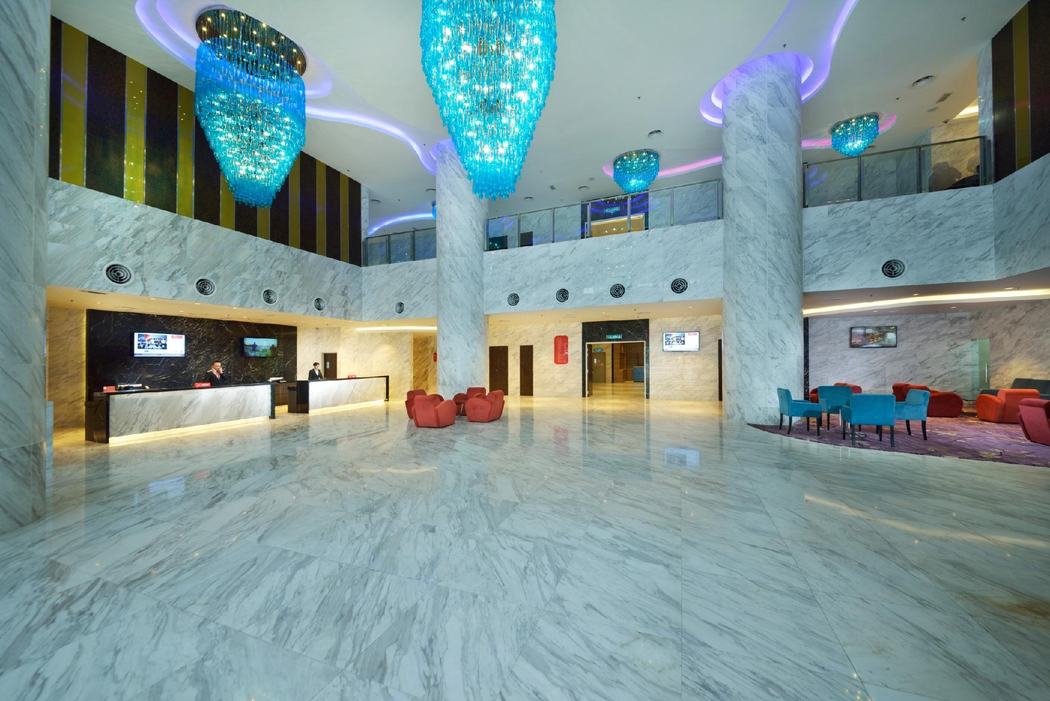 Lexis Suites Penang Bayan Lepas Kültér fotó Lobby