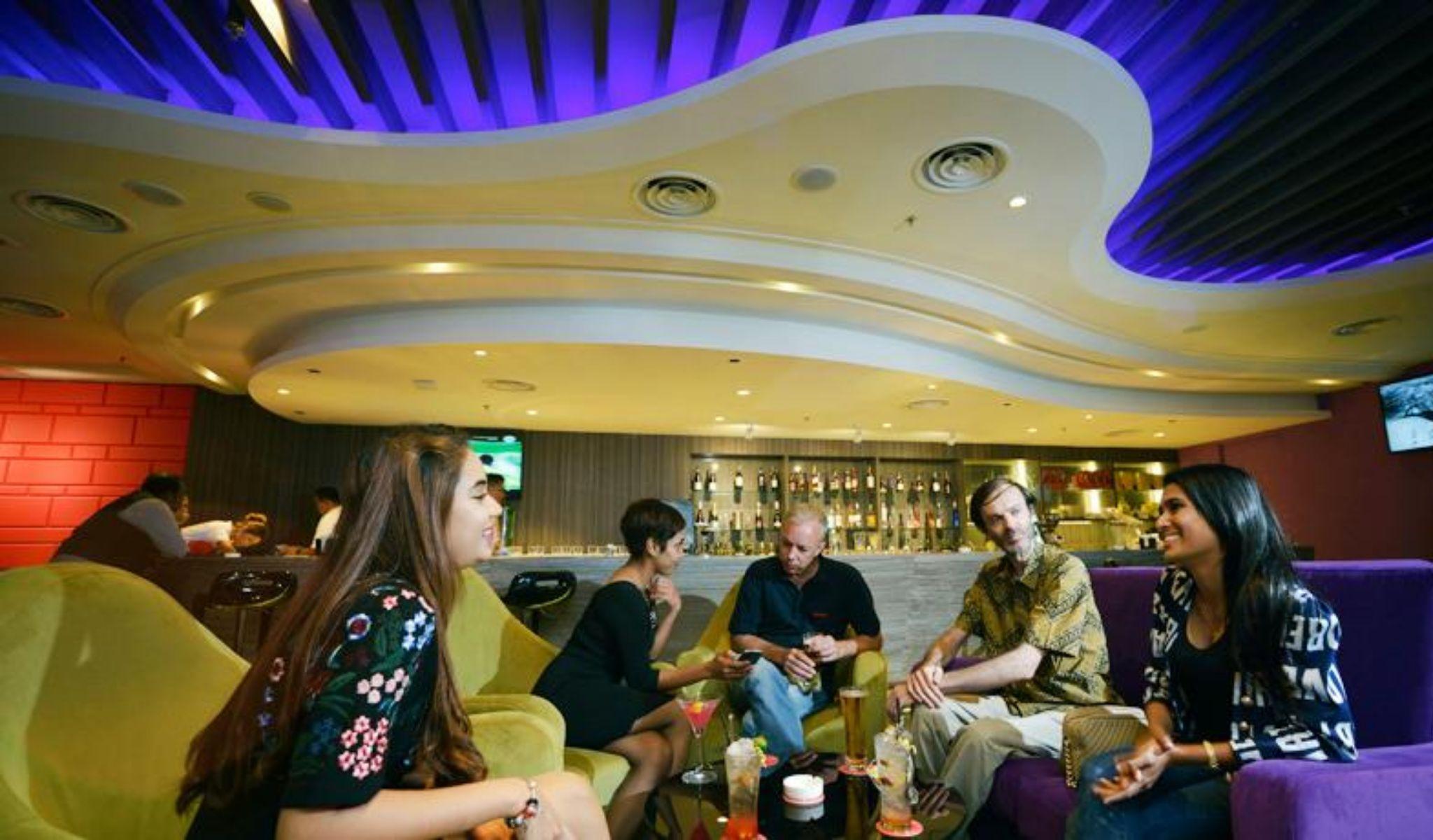 Lexis Suites Penang Bayan Lepas Kültér fotó The bar at the 101 bar