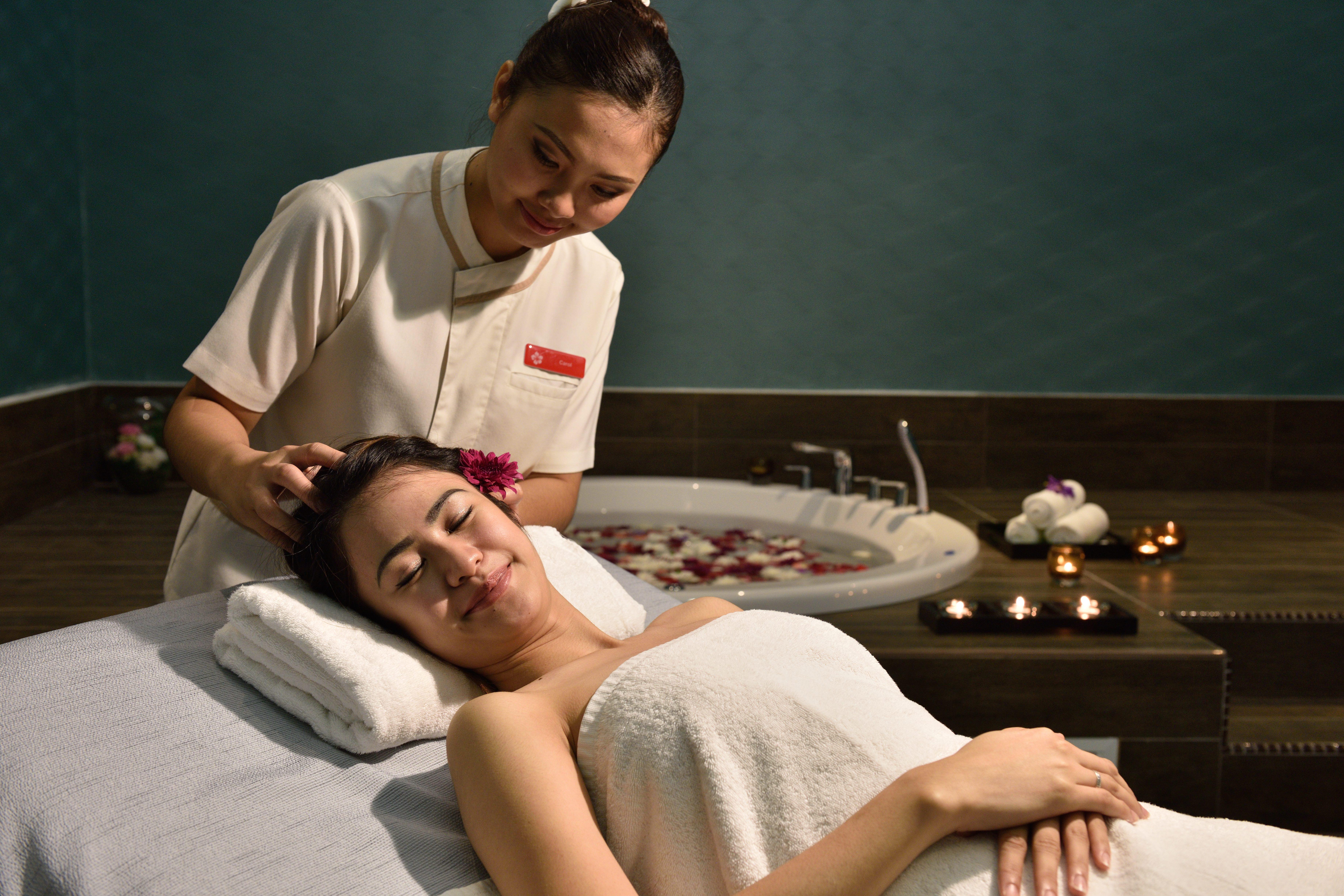 Lexis Suites Penang Bayan Lepas Kültér fotó Thai massage