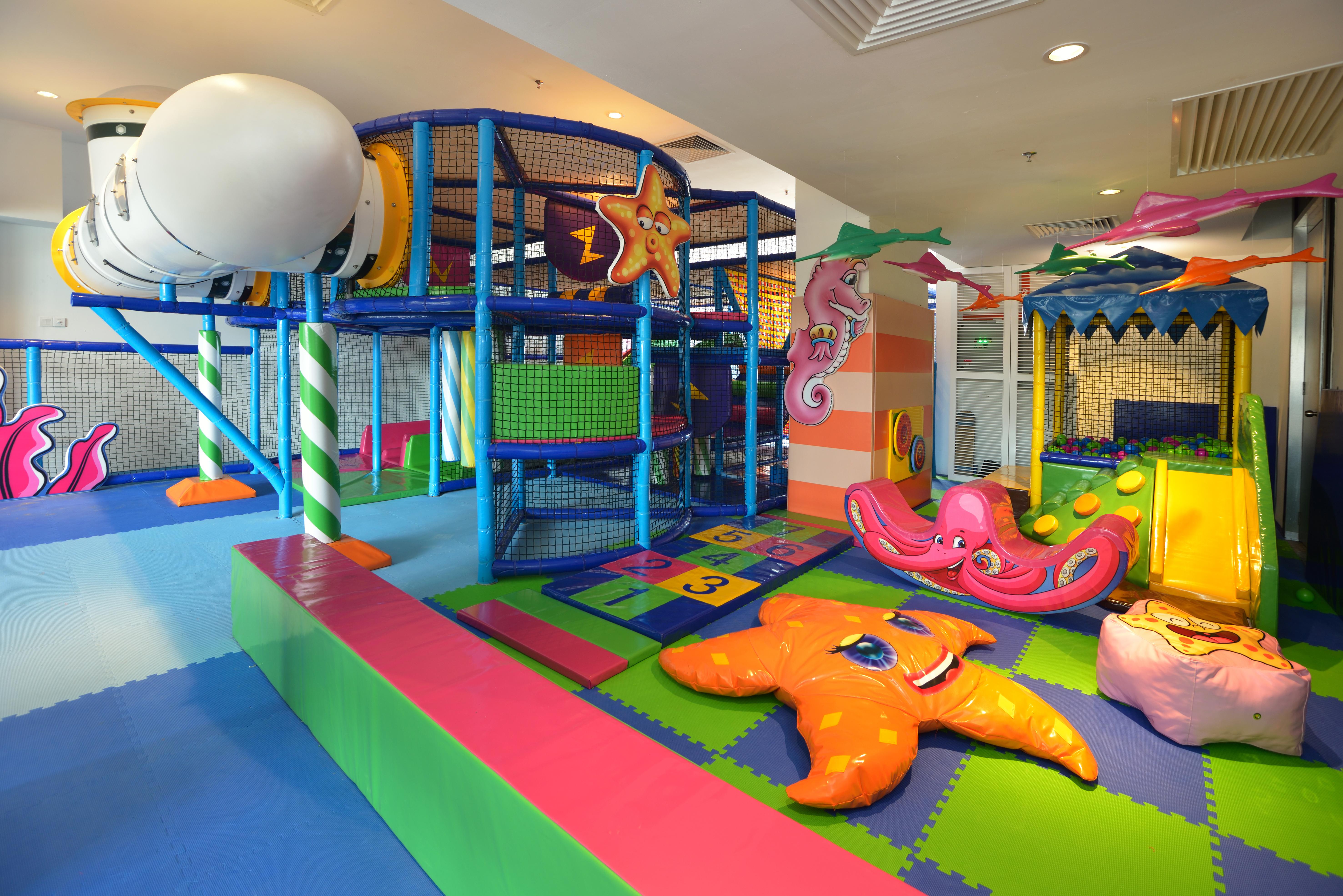 Lexis Suites Penang Bayan Lepas Kültér fotó An indoor playground in the United Arab Emirates