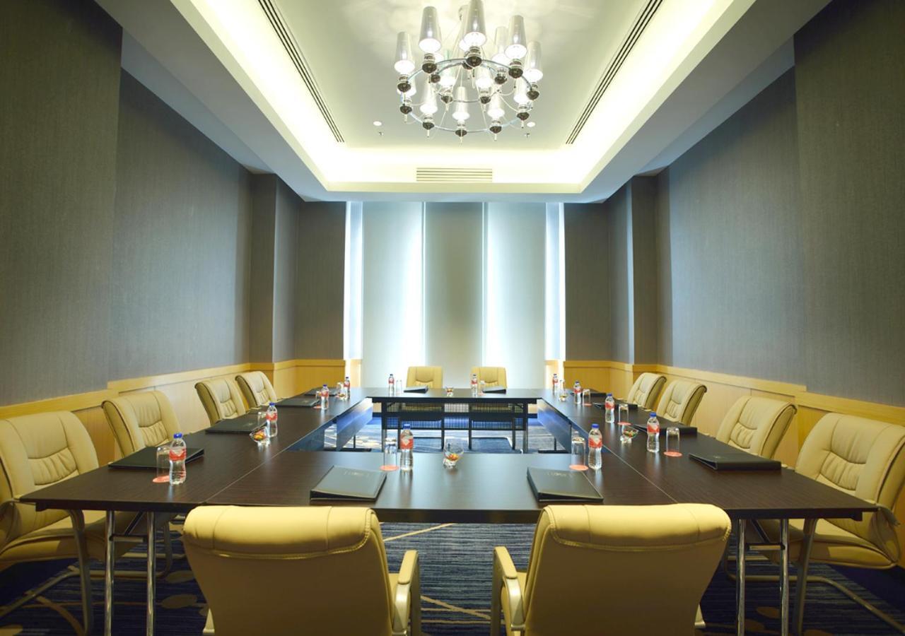 Lexis Suites Penang Bayan Lepas Kültér fotó Meeting room