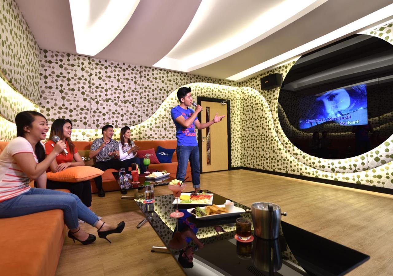 Lexis Suites Penang Bayan Lepas Kültér fotó A karaoke box in Shanghai, China